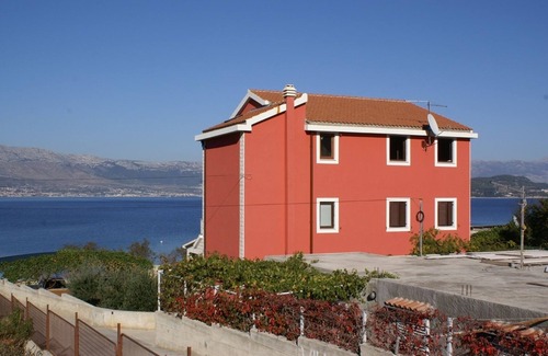 Slatine Apartment | Two bedroom apartment near beach Slatine, Čiovo (A-1128-c)