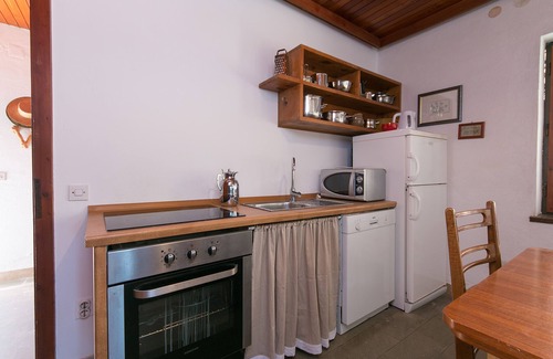 Brela Apartment | Two bedroom apartment near beach Brela, Makarska (A-16950-a)