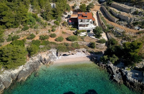 Gdinj Apartment | Two bedroom apartment near beach Cove Rapak, Hvar (A-12779-c)