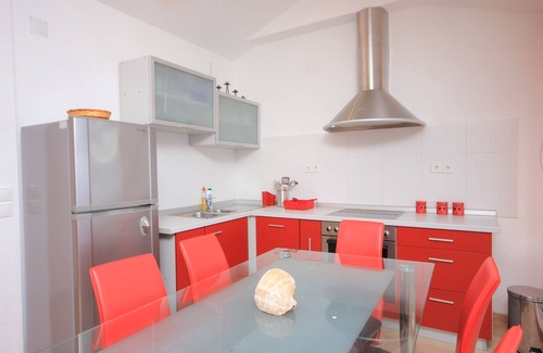 Kraj Apartment | Two bedroom apartment near beach Tkon, Pašman (A-686-b)