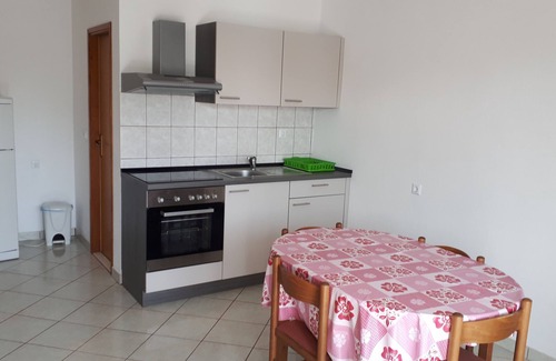 Tkon Apartment | Two bedroom apartment near beach Tkon, Pašman (A-8454-a)