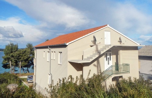 Tkon Apartment | Two bedroom apartment near beach Tkon, Pašman (A-8454-a)