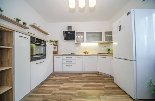 Splitska Apartment | Two bedroom apartment with terrace and sea view Splitska, Brač (A-2857-a)