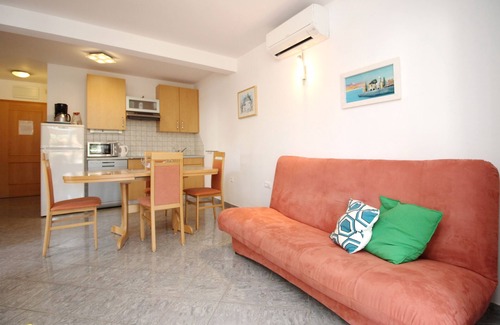 Baska Apartment | Two bedroom apartment with terrace Baška, Krk (A-18794-e)