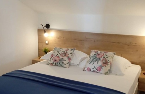 Sveta Nedjelja Apartment | Two bedroom apartment with terrace and sea view Sveta Nedilja, Hvar (A-17139-e)
