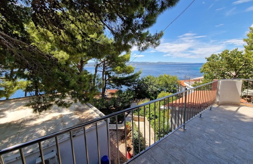 Mimice Apartment | Two bedroom apartment with balcony and sea view Mimice, Omiš (A-2972-c)