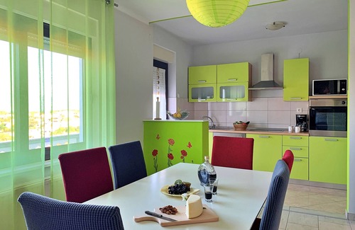 Silo Apartment | Two bedroom apartment with terrace and sea view Šilo, Krk (A-18667-a)