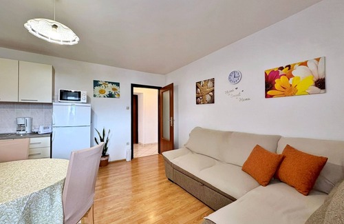 Silo Apartment | Two bedroom apartment with terrace Šilo, Krk (A-18715-a)
