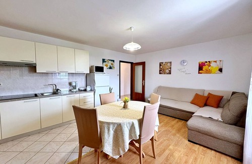 Silo Apartment | Two bedroom apartment with terrace Šilo, Krk (A-18715-a)