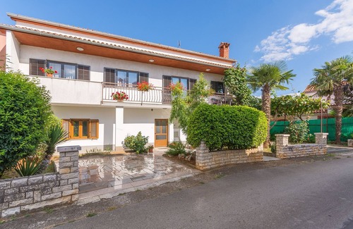 Gulici Apartment | Two bedroom apartment with terrace Poreč (A-13927-a)