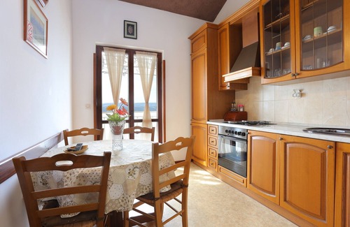 Stanici Apartment | Two bedroom apartment with terrace and sea view Stanići, Omiš (A-1028-b)