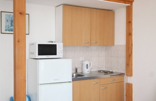 Duce Apartment | Two bedroom apartment with balcony and sea view Duće, Omiš (A-7532-b)