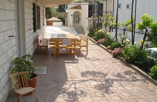 Duce Apartment | Two bedroom apartment with balcony and sea view Duće, Omiš (A-7532-b)