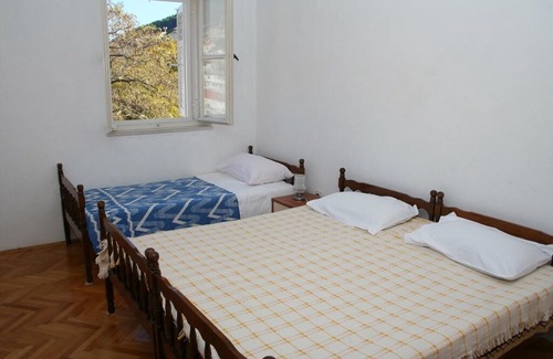 Pucisca Apartment | Two bedroom apartment with terrace Pučišća, Brač (A-2942-a)