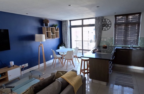 Big Bay Apartment | Two Bedroom Beachfront Penthouse with Parking