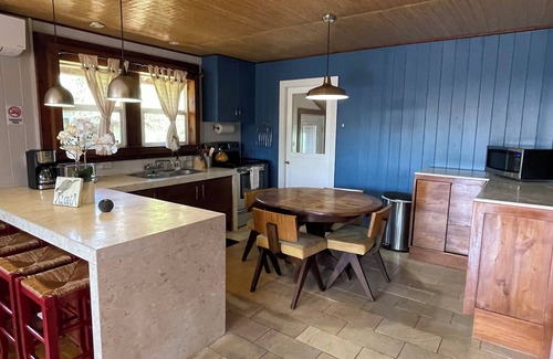 Haleiwa House | Two-Bedroom Cottage in the heart of historic Haleiwa town!