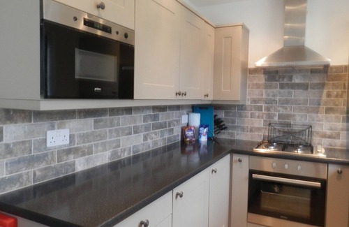 Filey House | Two bedroom cottage, sleeps 4, light and modern decor - Gym & Pool free- no pets
