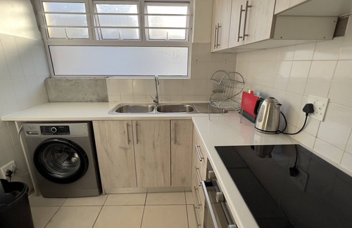 Three Anchor Bay Apartment | Two Bedroom Cozy Apartment in Sea Point. 5min walking distance from the sea.