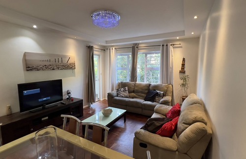 Three Anchor Bay Apartment | Two Bedroom Cozy Apartment in Sea Point. 5min walking distance from the sea.