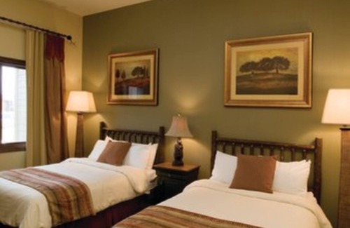 Lake Delton Resort | Two Bedroom Deluxe Luxury Condo, Wisconsin Dells, Wisconsin (1913658)