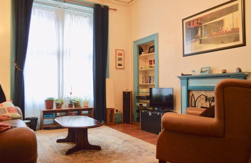 Edinburgh Apartment | Two Bedroom Flat in Meadowbank Sleeps 4
