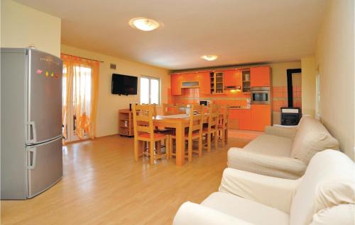 Krusevo House | Two-Bedroom Holiday Home Krusevo With An Outdoor Swimming Pool 04
