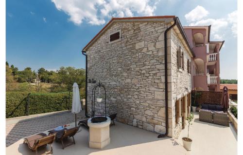 Rebici House | Two-Bedroom Holiday Home With A Fireplace In Barban