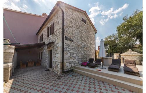 Rebici House | Two-Bedroom Holiday Home With A Fireplace In Barban