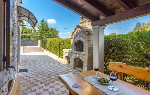 Rebici House | Two-Bedroom Holiday Home With A Fireplace In Barban