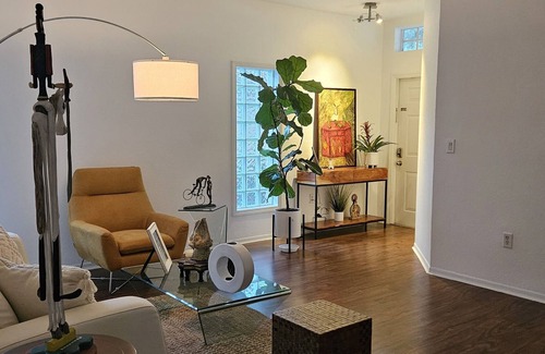 Weston House | Two Bedroom, Two Baths, Lake View