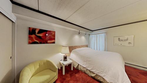 Mammoth Lakes Apartment | Two Bedroom Units at 1849 Condos with 3 Hot Tubs & Slopeside