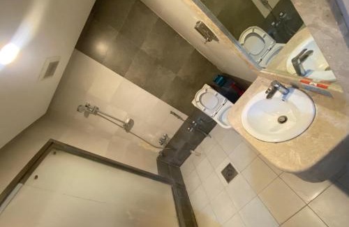 Al Aziziyah Apartment | Two-bedroom with a hall 113 شقة غرفتين وصاله
