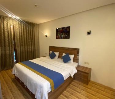 Al Aziziyah Apartment | Two-bedroom with a hall 113 شقة غرفتين وصاله