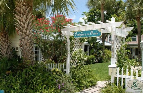 Pompano Beach House | Two Blks to Beach, Free Wi-fi, Eat-in Kitchen, Pets OK