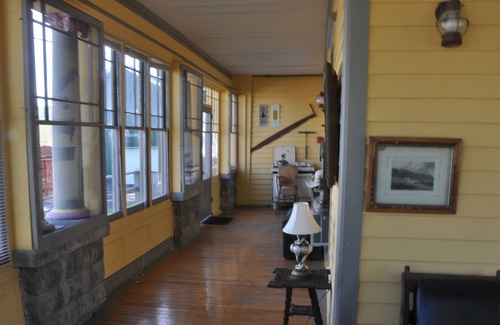Milford House | Two couples, OK DREAMS PARK CLOSE, Full kitchens 4Queens, huge space! 2/1