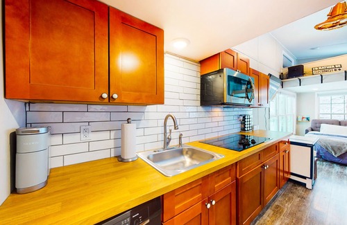 Ludlow Apartment | Two cozy tiny homes with a private hot tub, large deck, grill, AC - dog friendly