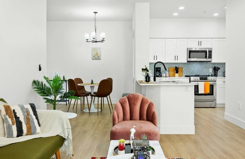 Glendale Sports and Entertainment District Apartment | TWO CozySuites Apartment DowntownChandler