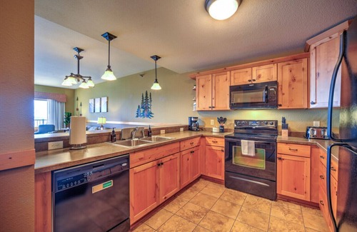 Two Harbors Condo | Two Harbors Lakefront 2BR | Pool | Hot Tub & Sauna | Pet Friendly | EV Charger