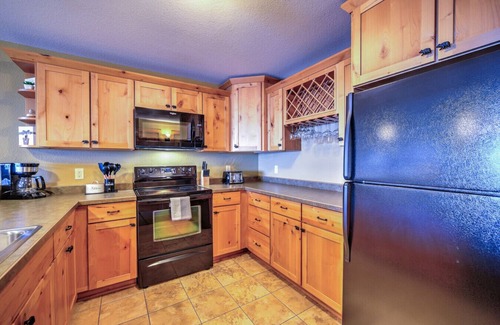 Two Harbors Condo | Two Harbors Lakefront 2BR | Pool | Hot Tub & Sauna | Pet Friendly | EV Charger