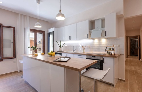Old Town Rethymnon House | Two independent apartments in one, a beautiful terrace with Jacuzzi and bbq!