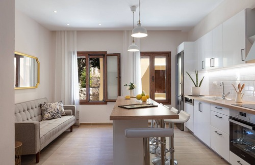 Old Town Rethymnon House | Two independent apartments in one, a beautiful terrace with Jacuzzi and bbq!