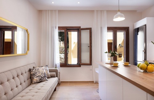 Old Town Rethymnon House | Two independent apartments in one, a beautiful terrace with Jacuzzi and bbq!