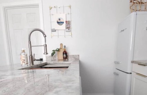 Vero Beach Cottage | Two Miles to the Beach, centrally located