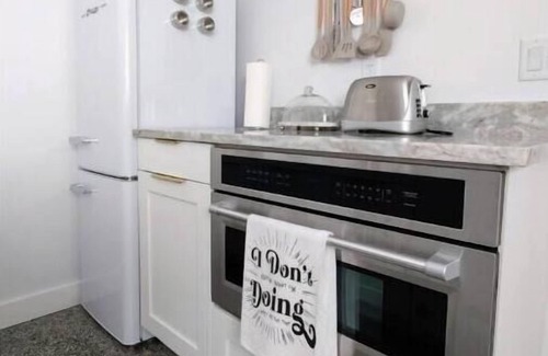 Vero Beach Cottage | Two Miles to the Beach, centrally located