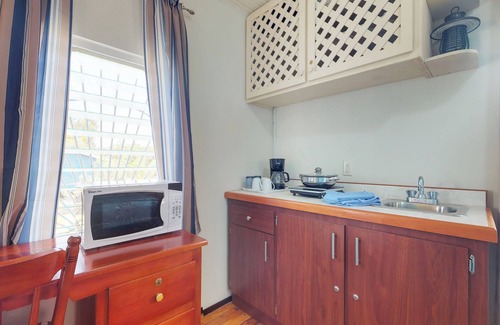 Caye Caulker House | Two Newly Renovated Studios with Spacious Yard, Grill, WiFi, and Partial AC