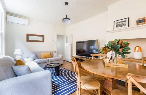 Millers Point House | 'Two of a Kind' Heritage Stay with Harbour Views