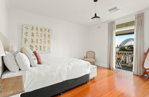 Millers Point House | 'Two of a Kind' Heritage Stay with Harbour Views