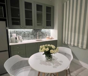 Rondebosch House | Two on Milner - ARUM COTTAGE - Stylish open-plan Guesthouse in Rondebosch