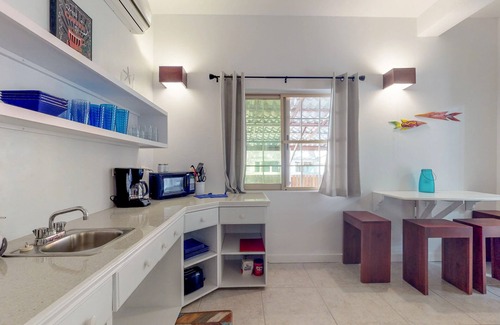 Caye Caulker House | Two open, tropical studios w/WiFi, partial AC & great location near the beach
