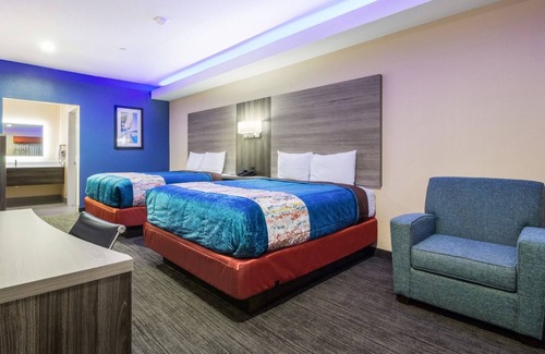 Houston Hotel | Two Queen Bed, Scottish Inns, Guest Laundry, Near The Galleria, Free Parking